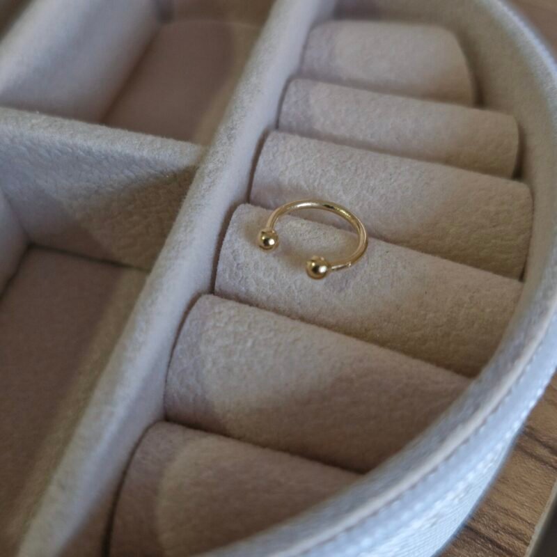 Ear cuff bolita gold